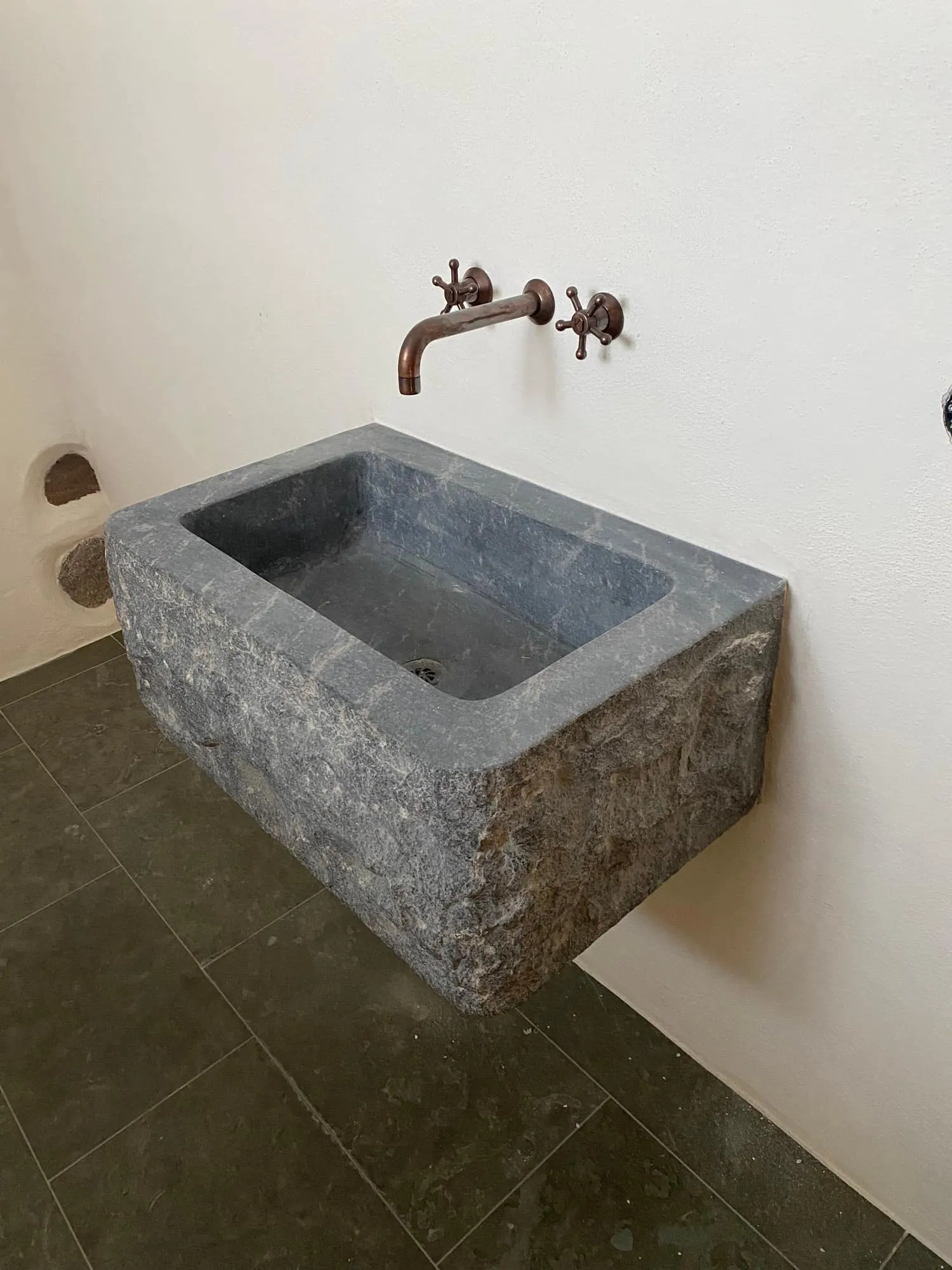 Massivt specialemne i natursten