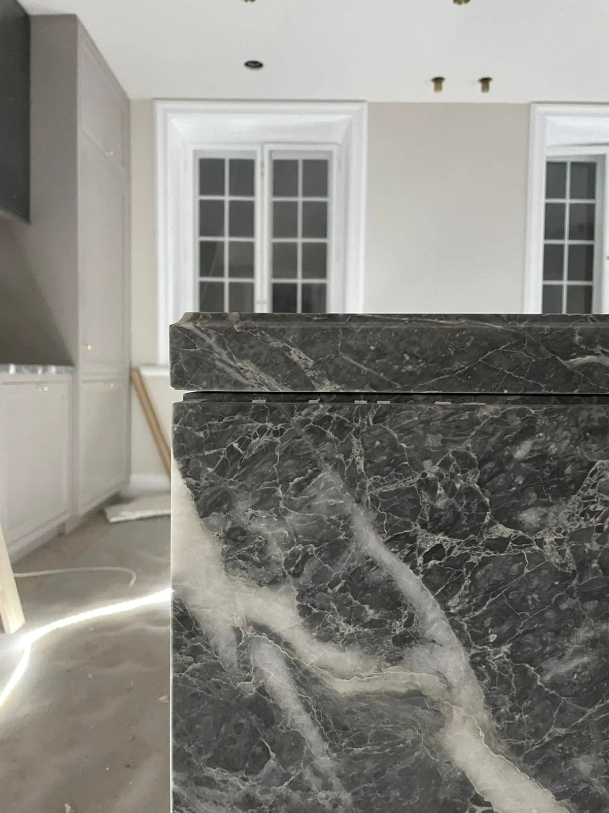 Massivt specialemne i natursten